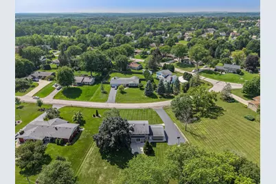 4690  Parkhurst Dr, Brookfield, WI 53045 - Photo 4