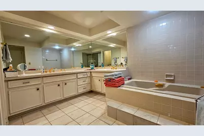1229 N Jackson St #101, Milwaukee, WI 53202 - Photo 4