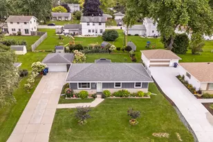 W243N6591 Westhaven Dr, Sussex, WI 53089 - Photo 4
