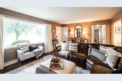 N57W15523  El Camino Dr, Menomonee Falls, WI 53051 - Photo 4