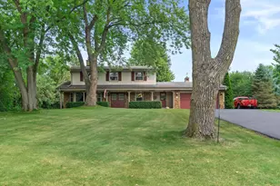 W227S4508 Patricia Ln, Waukesha, WI 53189 - Photo 2