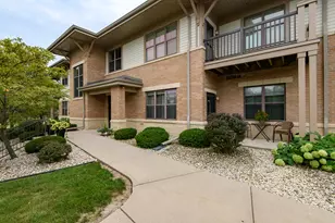 W129N6811 Northfield Dr, Menomonee Falls, WI 53051 - Photo 4