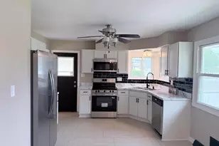 7713 W Verona Ct, Milwaukee, WI 53219 - Photo 8