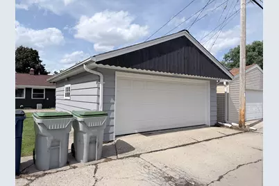 7713 W Verona Ct, Milwaukee, WI 53219 - Photo 26