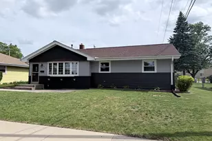 7713 W Verona Ct, Milwaukee, WI 53219 - Photo 2