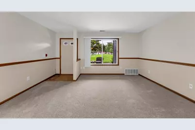 1255 N Sunnyslope Dr #104, Racine, WI 53406 - Photo 4