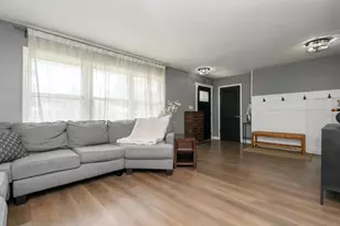 5515 N Shasta Dr, Glendale, WI 53209 - Photo 4