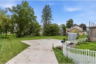 355 W State St, Hartford, WI 53027 - Photo 22