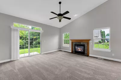 916  Langdon Ct, Racine, WI 53406 - Photo 14