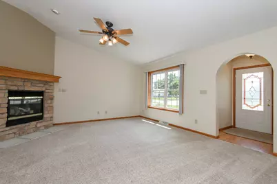 419  Jewel St, Juneau, WI 53039 - Photo 6