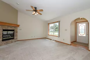 419 Jewel St, Juneau, WI 53039 - Photo 6