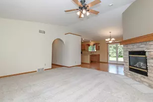 419 Jewel St, Juneau, WI 53039 - Photo 8