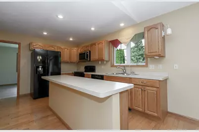419  Jewel St, Juneau, WI 53039 - Photo 8