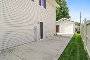 2810 44th St, Two Rivers, WI 54241 - Photo 6