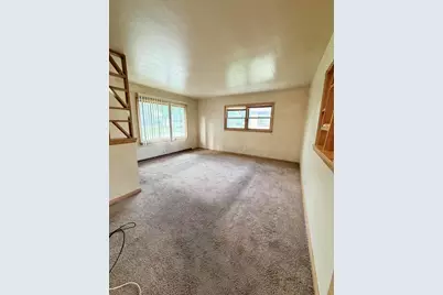 8261 W Daphne St, Milwaukee, WI 53223 - Photo 4