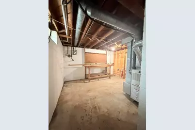 8261 W Daphne St, Milwaukee, WI 53223 - Photo 10