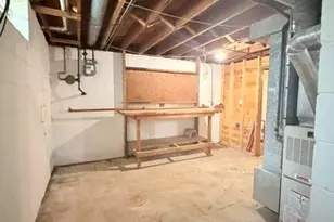8261 W Daphne St, Milwaukee, WI 53223 - Photo 10