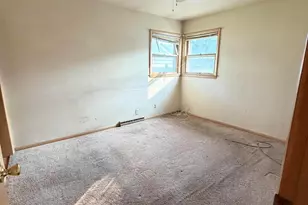 8261 W Daphne St, Milwaukee, WI 53223 - Photo 8