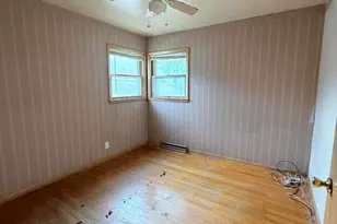 8261 W Daphne St, Milwaukee, WI 53223 - Photo 6