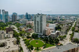 1313 N Franklin Pl, Milwaukee, WI 53202 - Photo 40