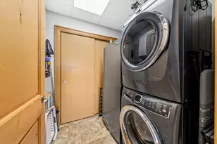 1313 N Franklin Pl, Milwaukee, WI 53202 - Photo 30