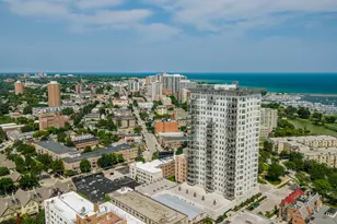 1313 N Franklin Pl, Milwaukee, WI 53202 - Photo 48