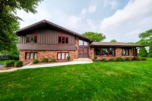 17765 Alta Louise Pkwy, Brookfield, WI 53045 - Photo 2