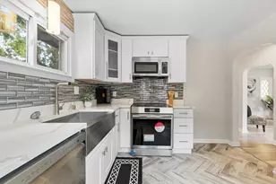2559 S 84th St, West Allis, WI 53227 - Photo 8