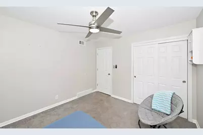 4551 S 50th St, Greenfield, WI 53220 - Photo 10