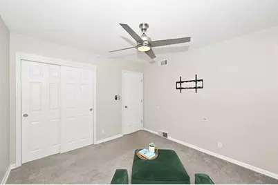 4551 S 50th St, Greenfield, WI 53220 - Photo 12