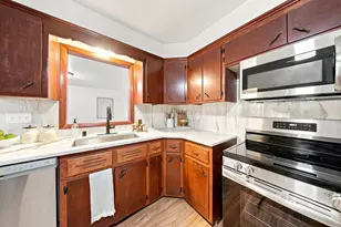 8722 N 52nd St, Brown Deer, WI 53223 - Photo 6