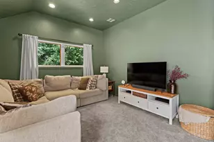 717 St Johns Dr, Delafield, WI 53018 - Photo 16