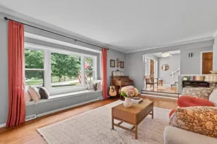 717 St Johns Dr, Delafield, WI 53018 - Photo 4