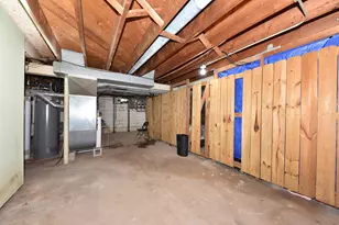 5750 N 91st St, Milwaukee, WI 53225 - Photo 6
