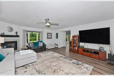 3484 W Sycamore St, Franklin, WI 53132 - Photo 6