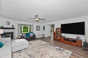3484 W Sycamore St, Franklin, WI 53132 - Photo 6