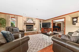 W168N10307 Wildrose Ln, Germantown, WI 53022 - Photo 4