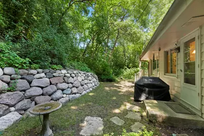 904  Lynne Ct, Waukesha, WI 53186 - Photo 12