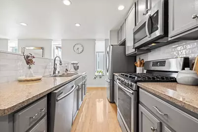 1929 N Pierce St #15, Milwaukee, WI 53212 - Photo 8