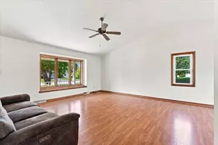300 Martin Dr, Fredonia, WI 53021 - Photo 8