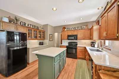 9558 S Fairway Cir, Franklin, WI 53132 - Photo 14