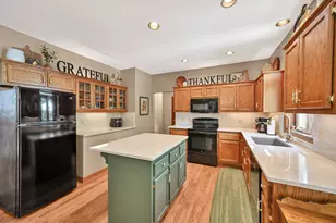 9558 S Fairway Circle, Franklin, WI 53132 - Photo 14
