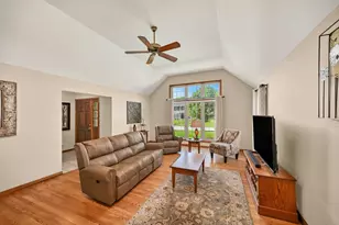 9558 S Fairway Circle, Franklin, WI 53132 - Photo 10