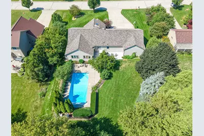 9558 S Fairway Cir, Franklin, WI 53132 - Photo 4