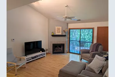 372  Park Hill Dr #H, Pewaukee, WI 53072 - Photo 2