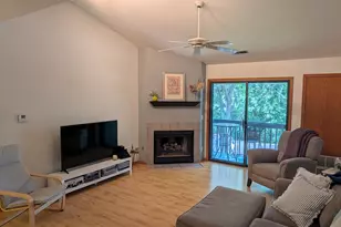 372 Park Hill Dr, Pewaukee, WI 53072 - Photo 2