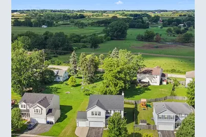 918 N Pheasant Way, Elkhorn, WI 53121 - Photo 4