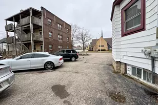 2109 Washington Ave, Racine, WI 53403 - Photo 10