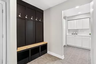 802 S 92nd St, West Allis, WI 53214 - Photo 6