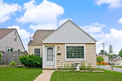 3672 S 19th St, Milwaukee, WI 53221 - Photo 2
